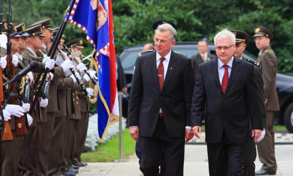 Schmitt i Josipović