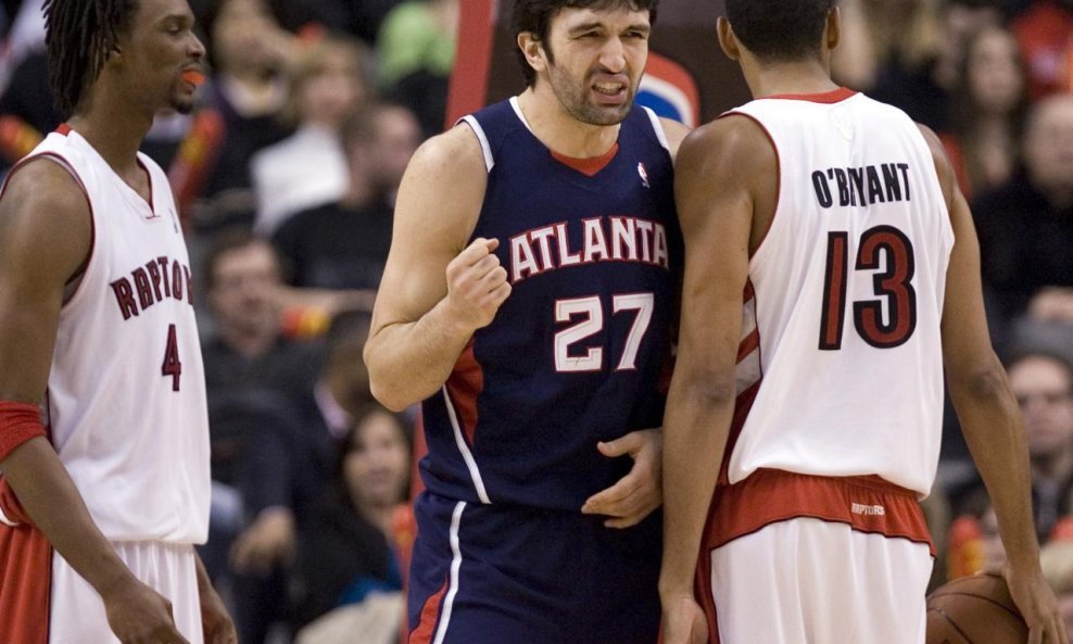 Atlanta Hawks Zaza Pachulia, Toronto Raptors Patrick O'Bryant, Chris Bosh