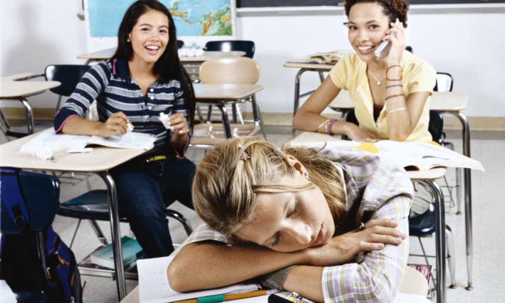 učenici učiona škola telefon