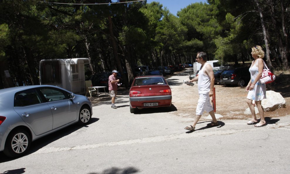 MAKARSKA PARKING HEROIN