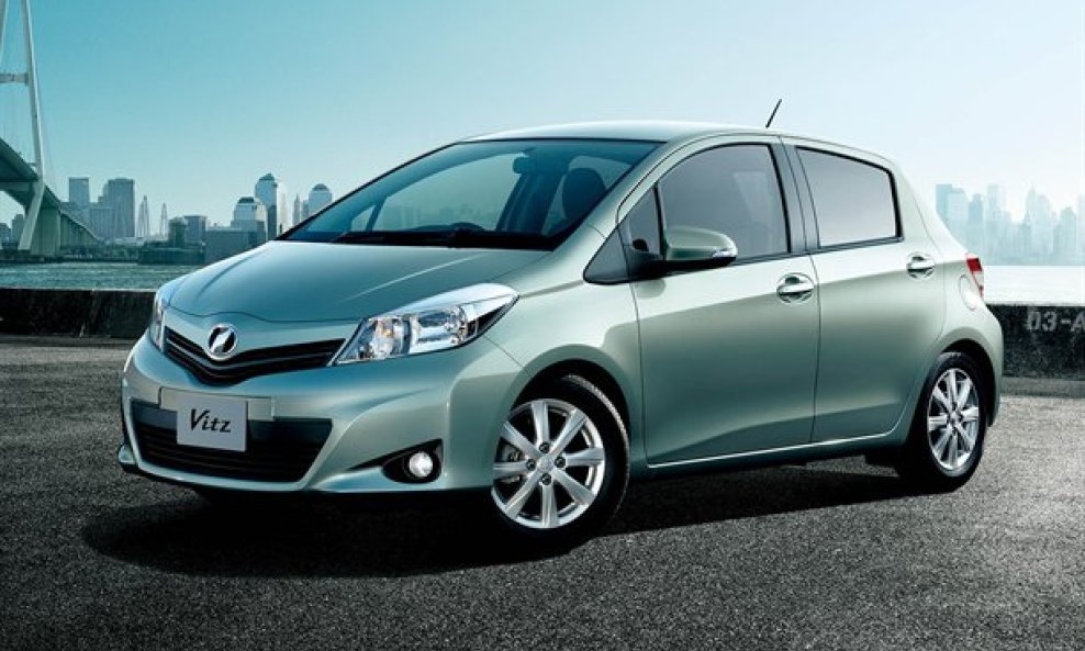 Toyota-Yaris-21121010245305911600x1060