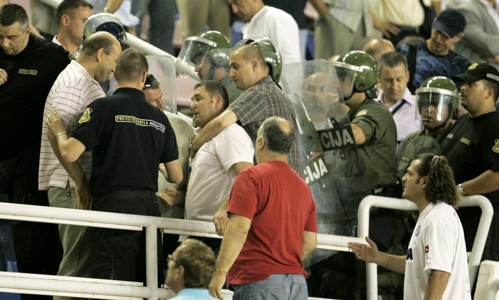 Hajduk-Žilina, policija, Torcida, navijači, Europska liga 2009-10
