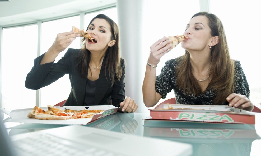 hrana ured žene jedu