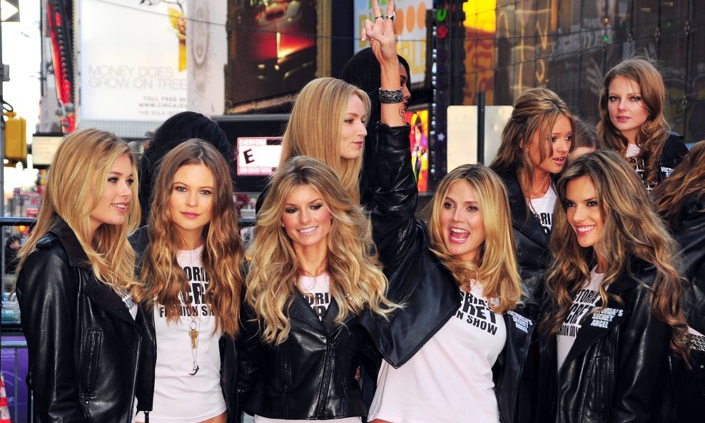 Marissa Miller, Heidi Klum i Alessandra Ambrosio s drugim Victoria's Secret supermodelima