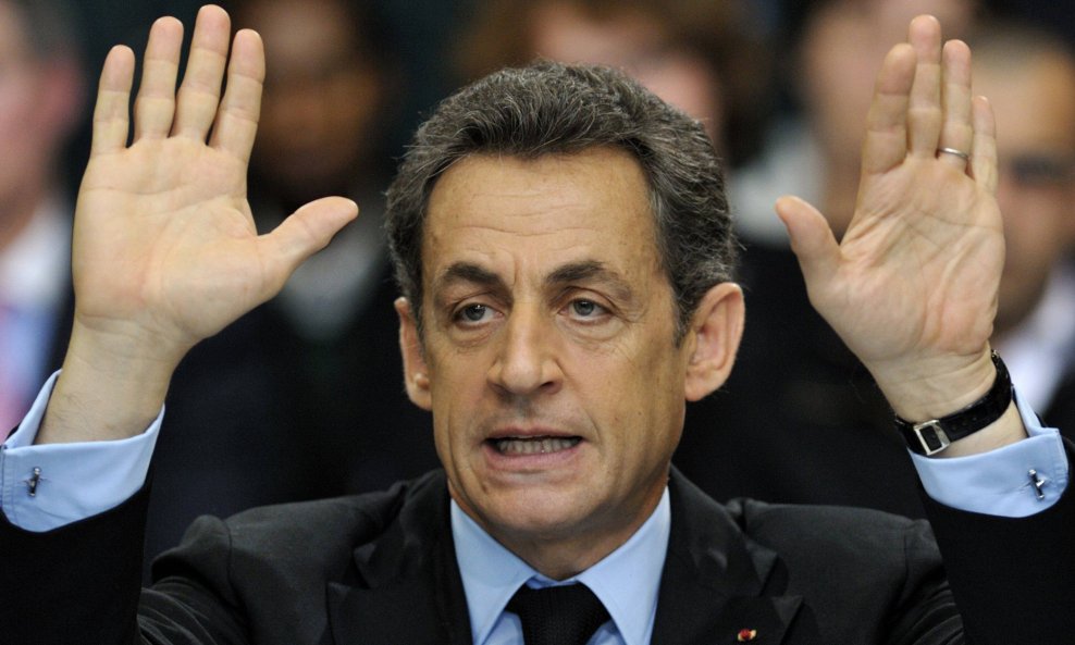 nicolas sarkozy se predaje
