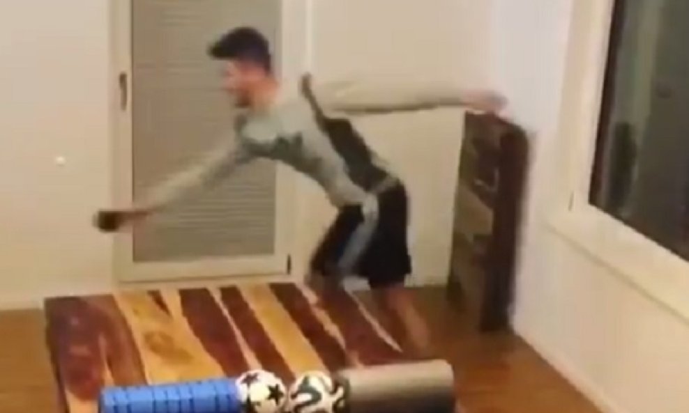 Kramarić i stolni tenis