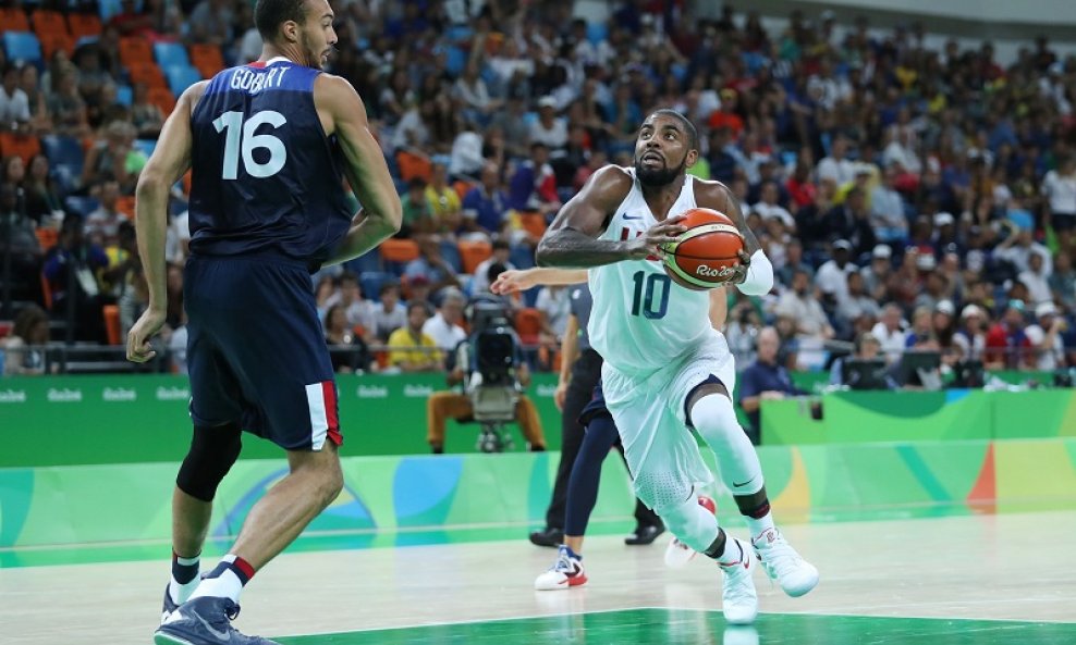 Kyrie Irving (10) i Rudy Gobert (16)