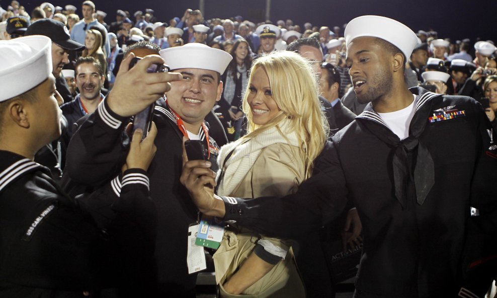 Pamela Anderson s mornarima