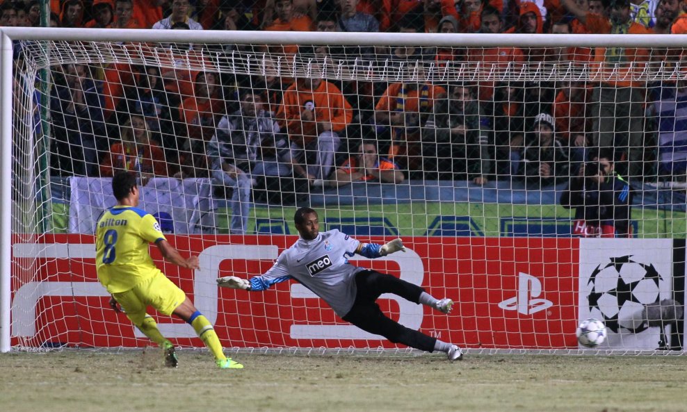 APOEL Nicosia Ailton Almeida 2011