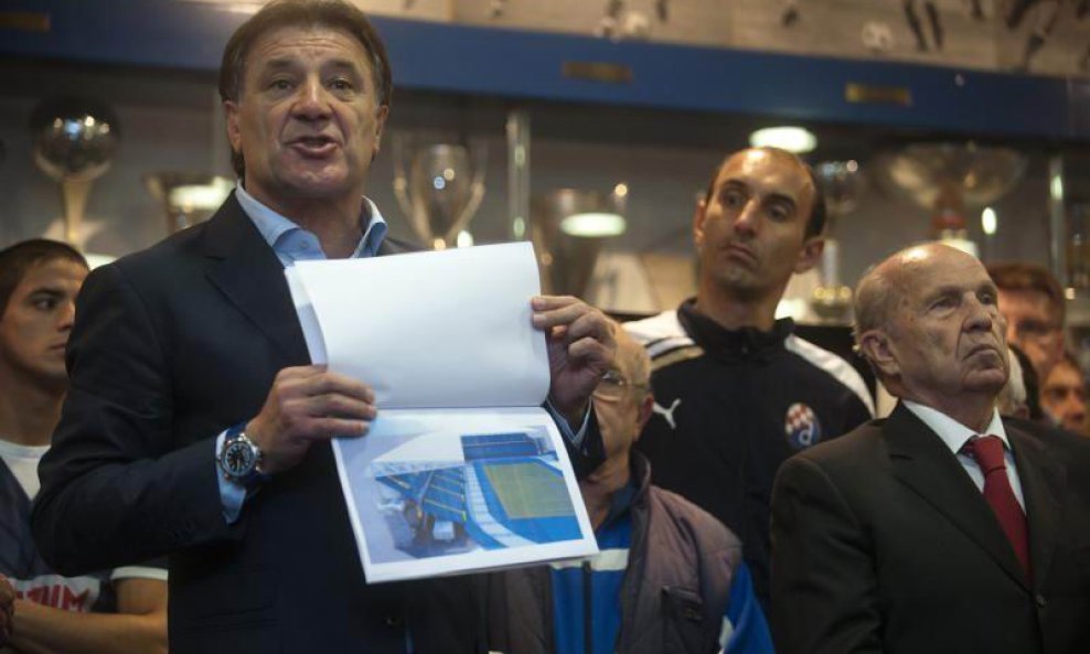 Zdravko Mamić s članovima radne zajednice i projektom za natkrivanje stadiona