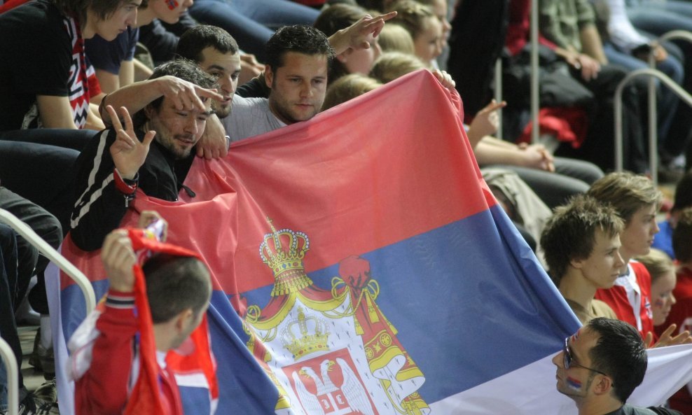 Srpski navijači srpska zastava