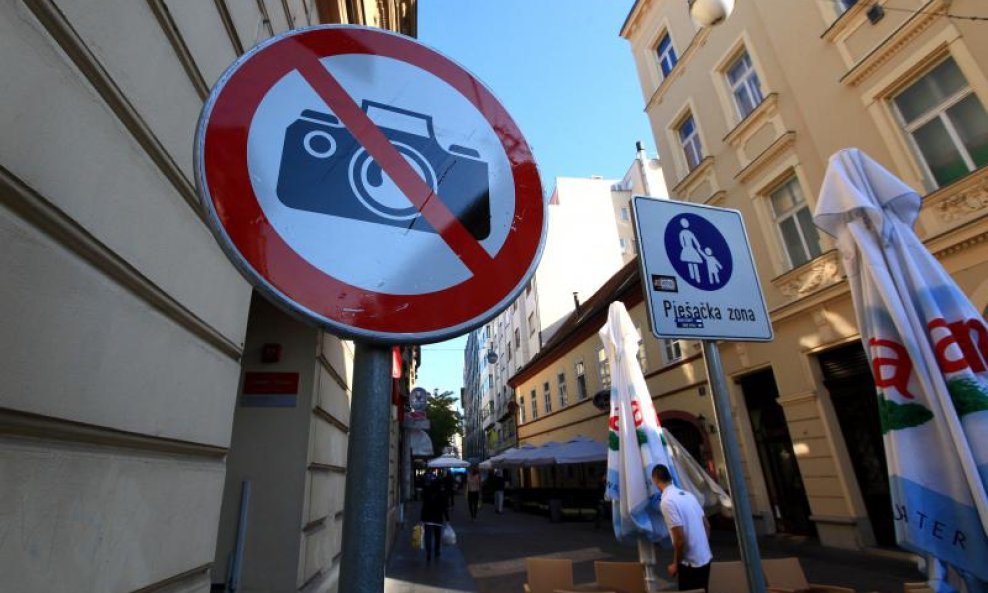 Znak zabrane fotografiranja u centru Zagreba