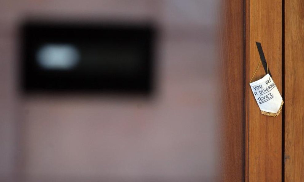 Carlos Tevez, poruka ti si sramota