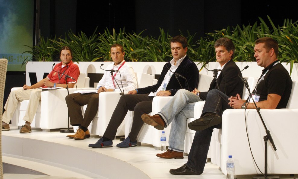 Jure Košir (CM Sports), Davorin Štetner (Kreator grupa), Sandi Šola (HRS, IHF), Robert Matteoni (Sportske novosti), Richard John Brešković (T-HT)