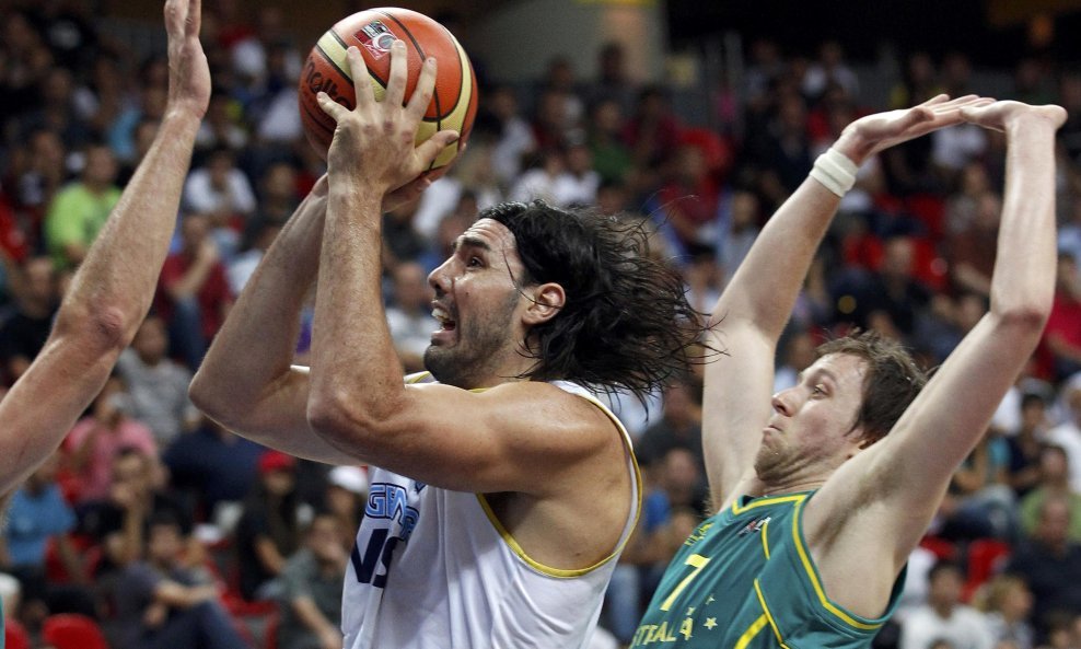 Luis Scola (Argentina) vs. Joe Ingles (Australija)