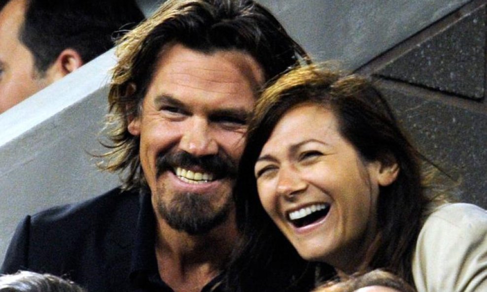 Josh Brolin i djevojka