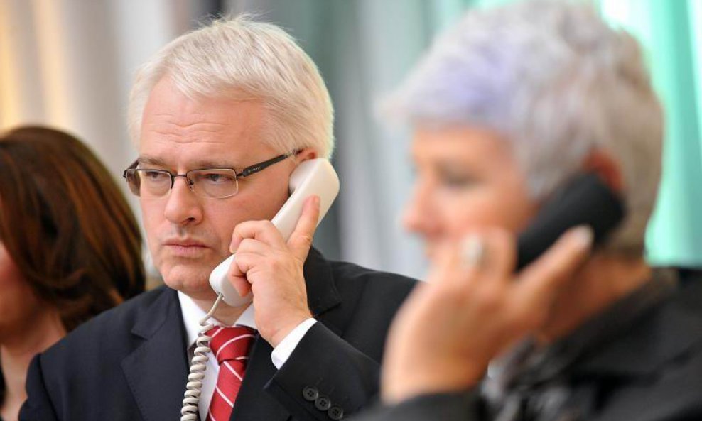 Josipović i Kosor na telefonu