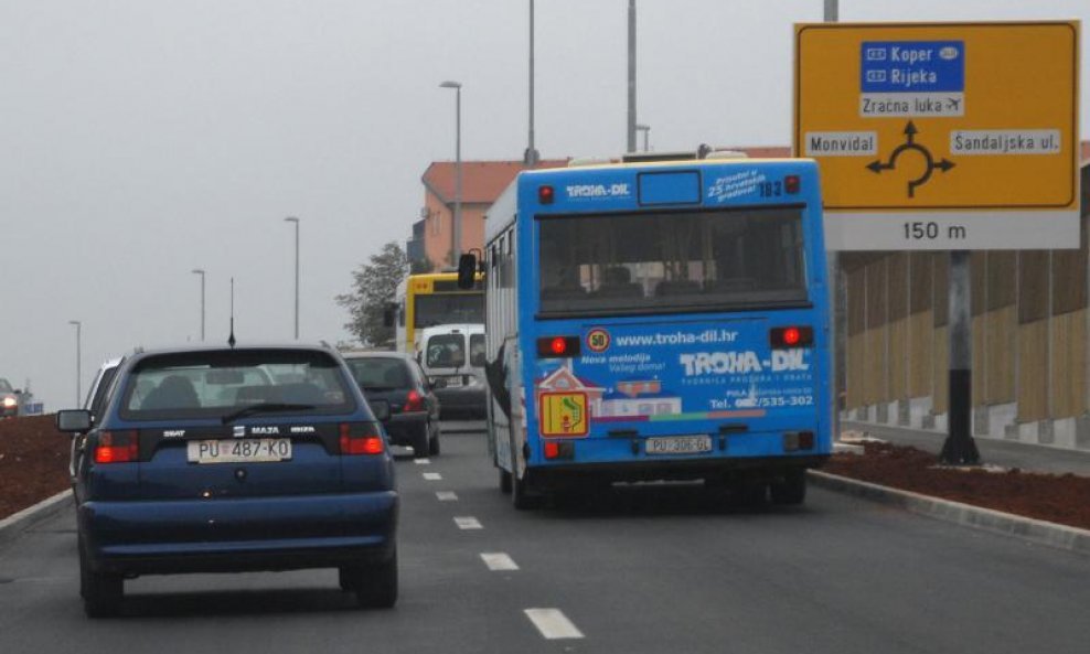 Pula promet autobus