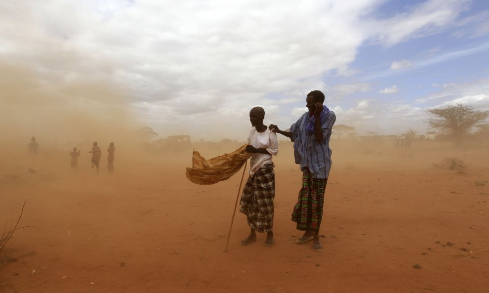 Sklonište, glad i pješčana oluja dočekali su Somalijce u Keniji