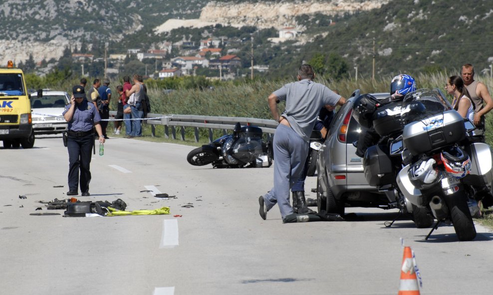 prometna nesreća komin  MOTOCIKLISTIČKA NESREĆA