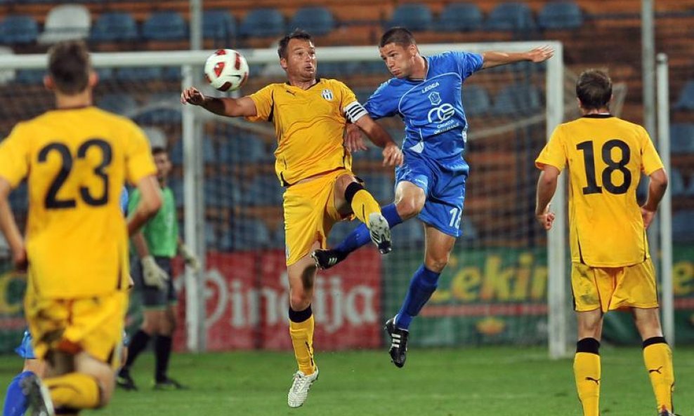 MAXtv Prva liga 2011, NK Varazdin - NK Lokomotiva. Nino Bule - Adam Sušac