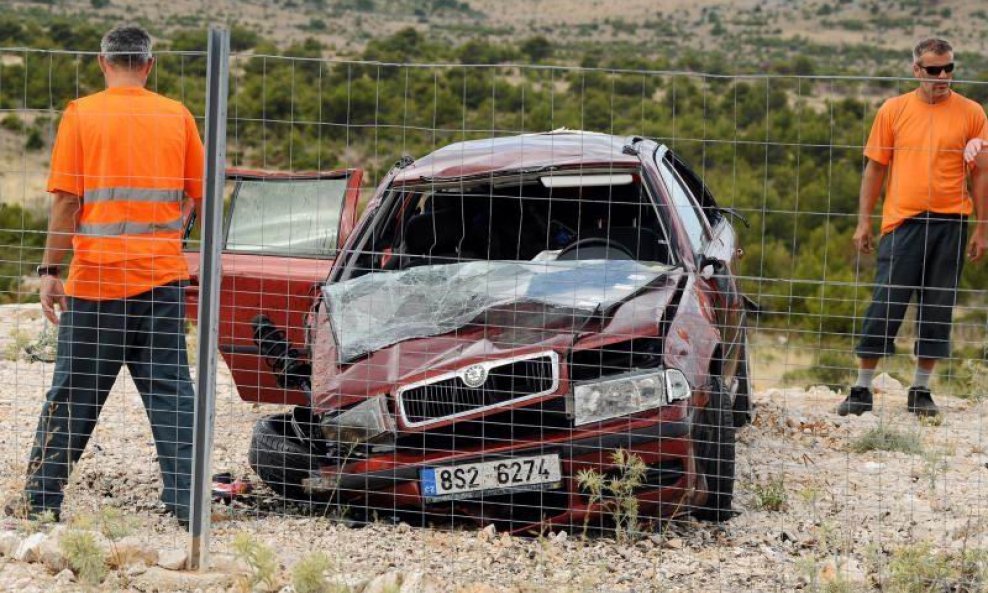 prometna nesreća rasturena škoda