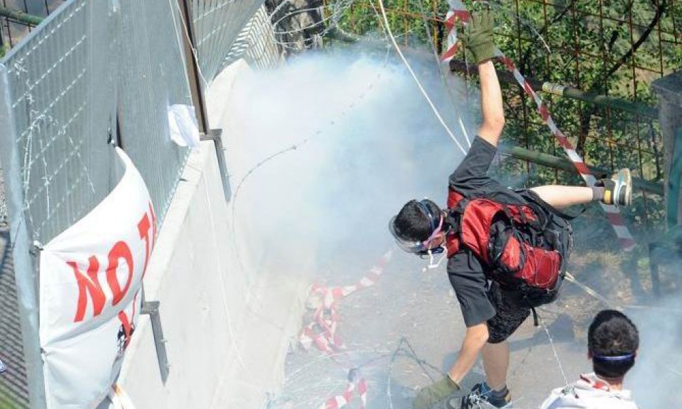 sukob prosvjednika i policije val di susa