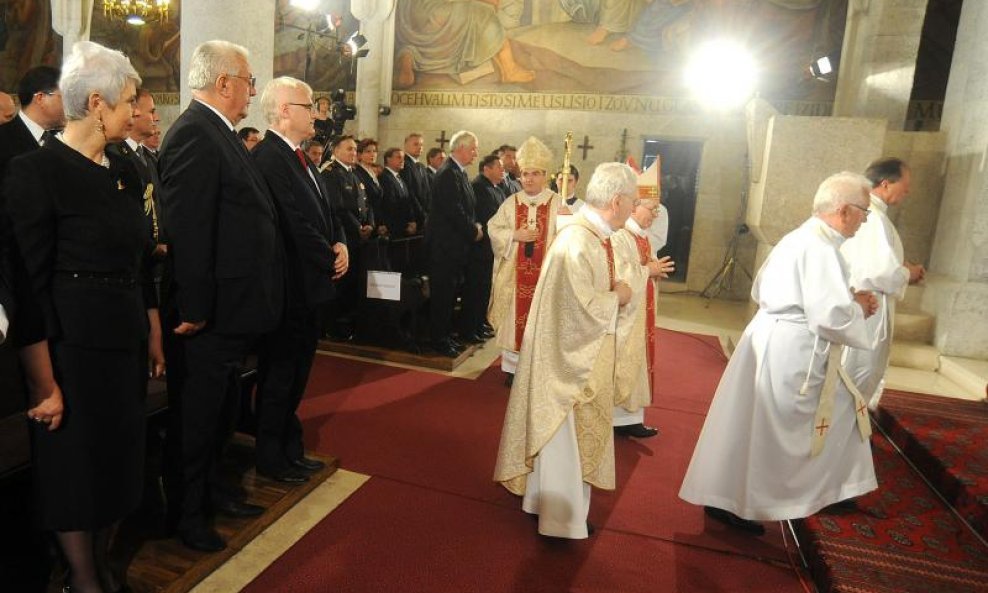 Državni vrh na misi