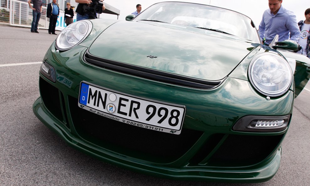 Siemens-elektricni-Porsche-03