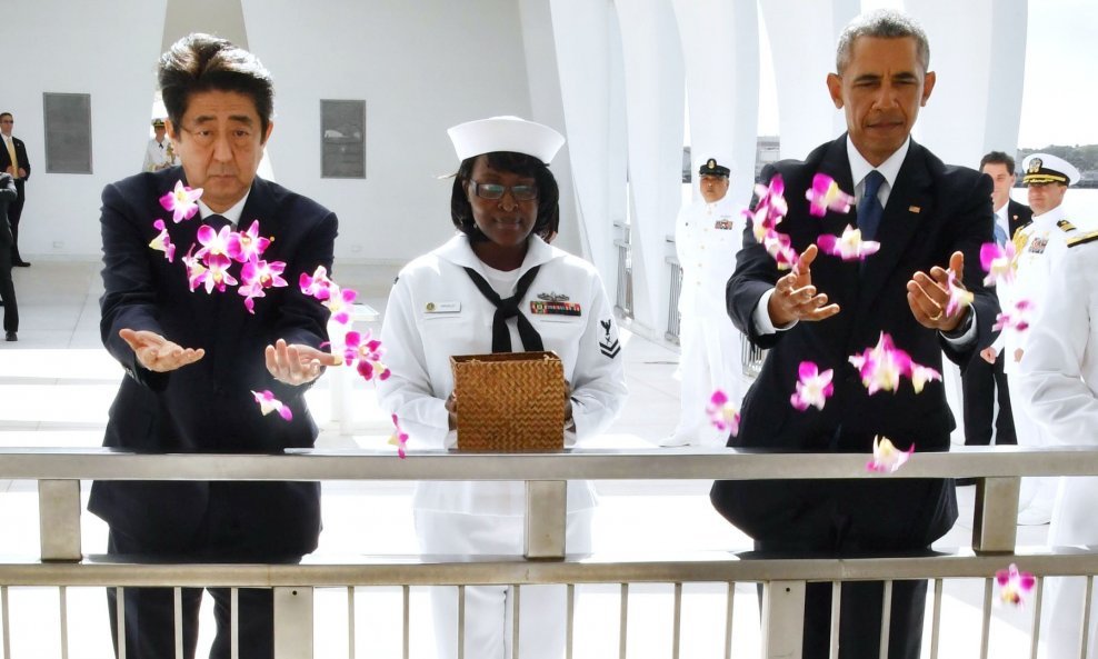 Shinzo Abe i Barack Obama odaju počast žrvama Pearl Harbora