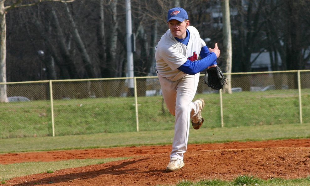 Bejzbol Baseball Matija Grofelnik poslao lopticu preko ograde igrališta