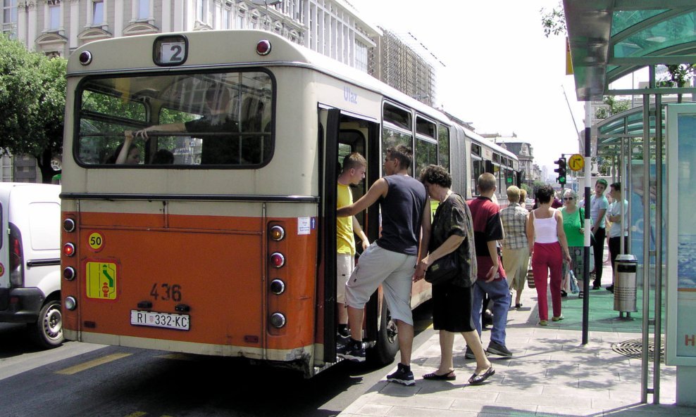 autobus Autotroleja