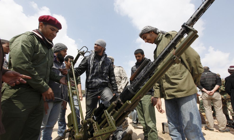 Libija pobunjenici oružje