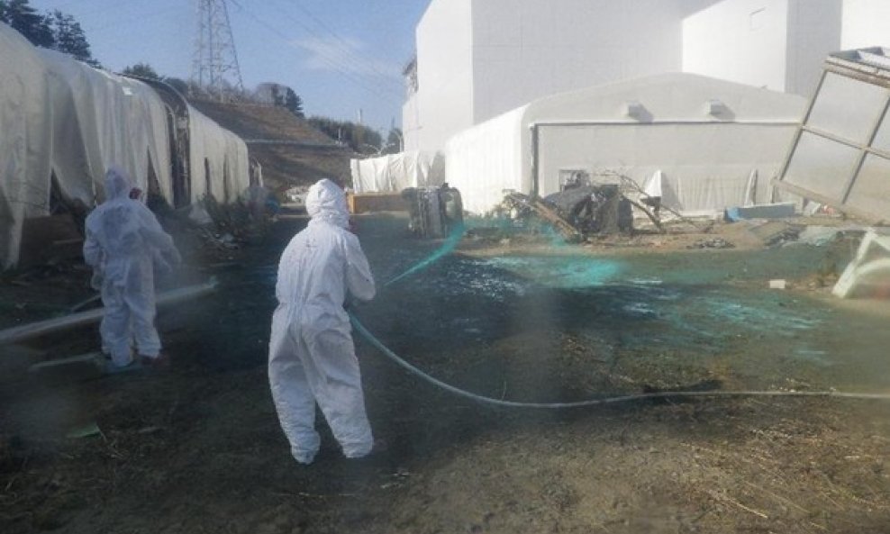 prskanje Fukushime vodotopljivom smolom