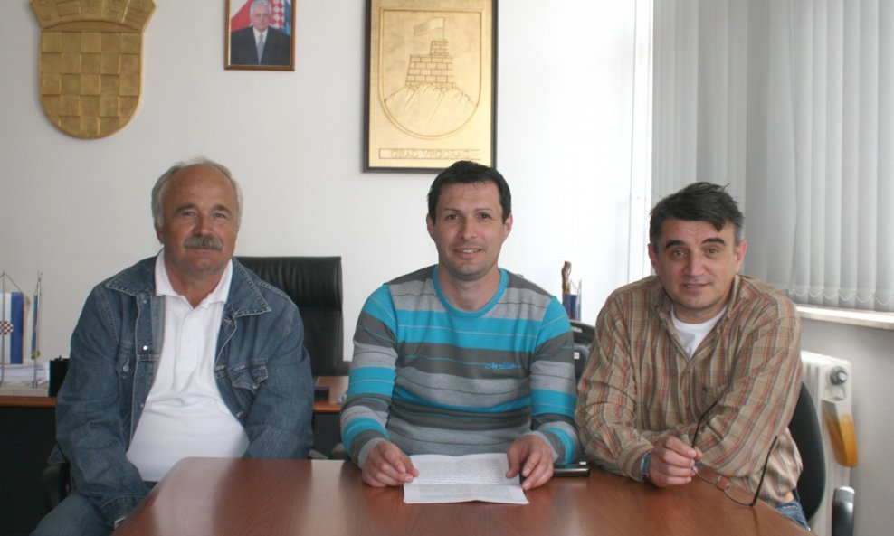Davor Radić, Pero Erceg, Ivica Pandžić na press konferenciji u Vrgorcu