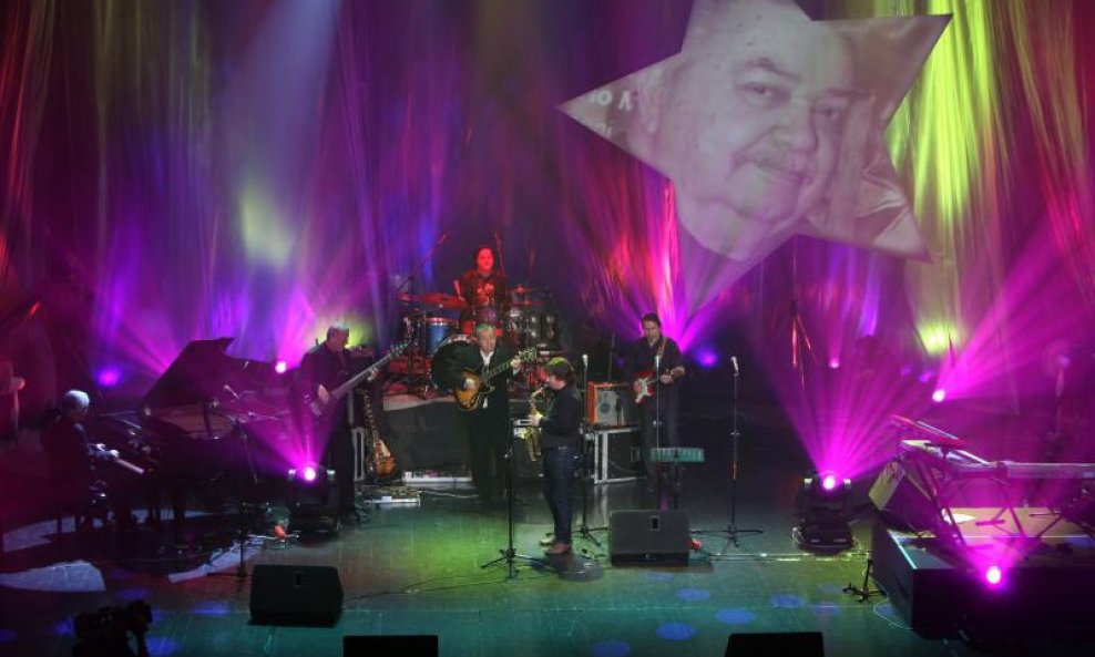 STATUS - Sjećanje na Boška Petrovića