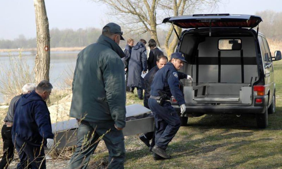 leš očevid jezero prelog