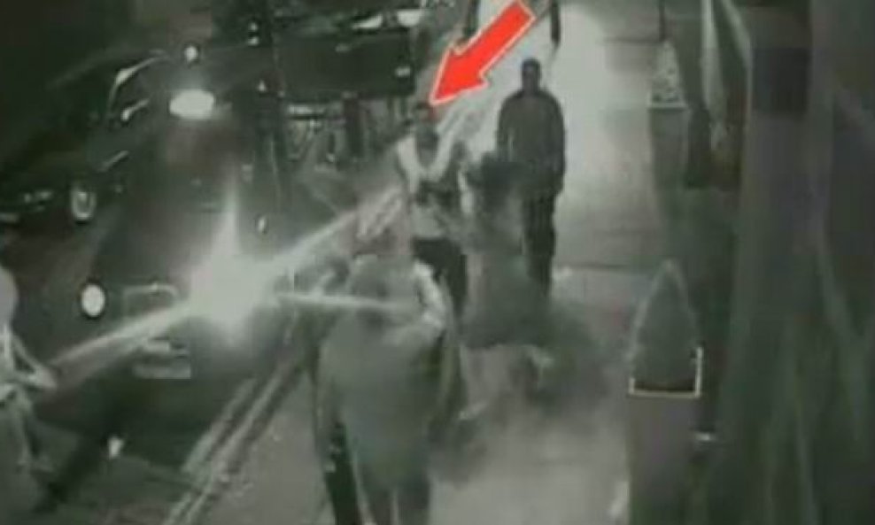 Kevin Etuhu u uličnoj tučnjavi