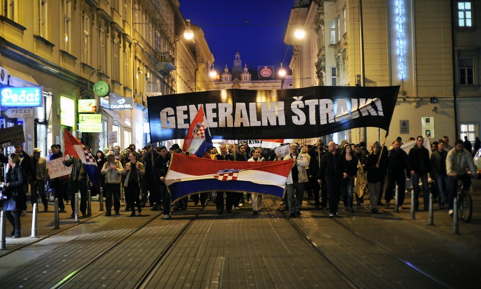 Protuvladini prosvjedi - šetnja grdom 14.3. (4)