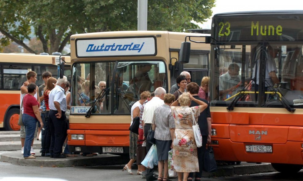 AUTOTROJEL AUTOBUS RIJEKA