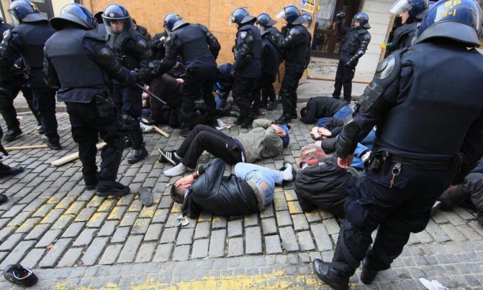 Sukob prosvjednika i policije u Zagrebu (6)
