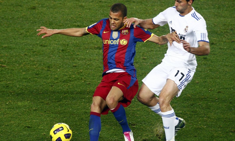 Dani Alves vs. Alvaro Arbeloa