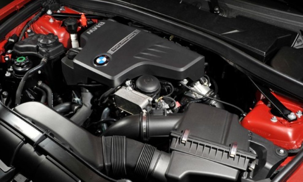 2011-BMW-Four-Cylinder-4-623x389