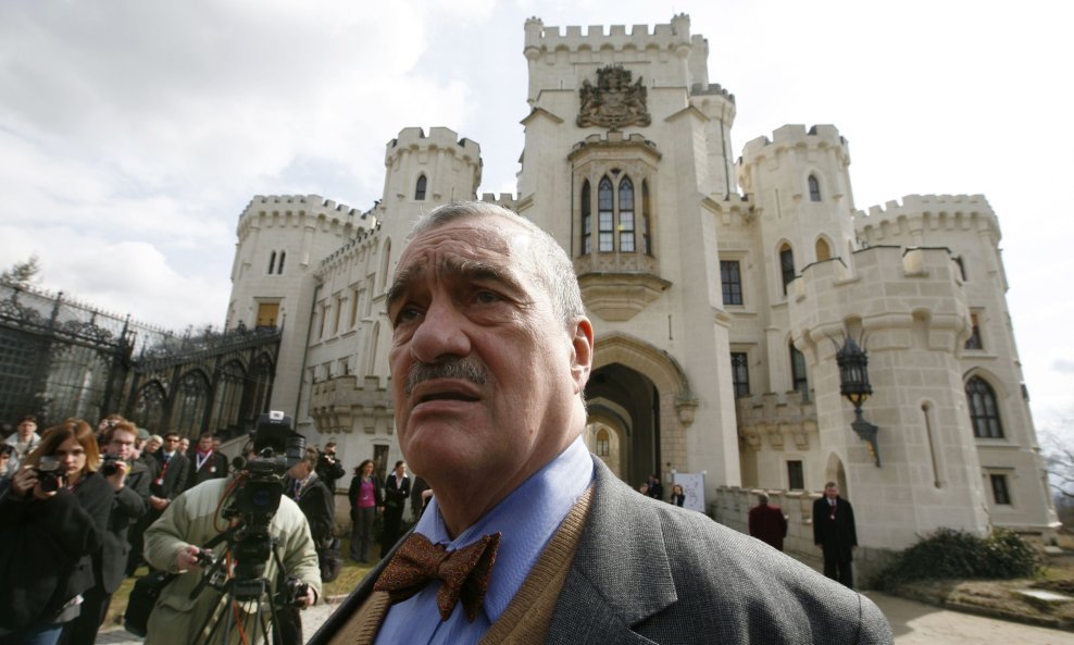 Czech Republic's Foreign Minister Karel Schwarzenberg arrives for the Informal Meeting of Ministers of Foreign Affairs at the Hluboka Castle in South Bohemia, March 27, 2009. REUTERS/Petr Josek (CZECH REPUBLIC POLITICS)