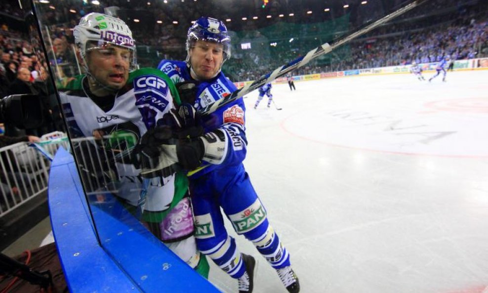 Robby Sandrock Medveščak-Olimpija Arena 2011