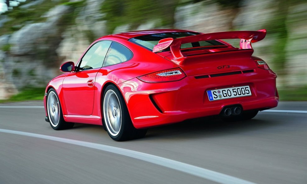 2010-porsche-911-gt3-21