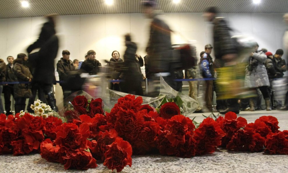 Počast poginulima u terorističkom napadu na aerodromu Domdjedovo