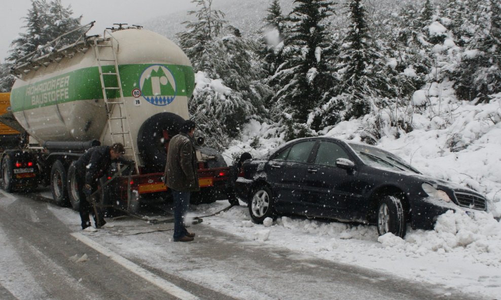 Njemački državljanin sletio s kolnika na Ravči