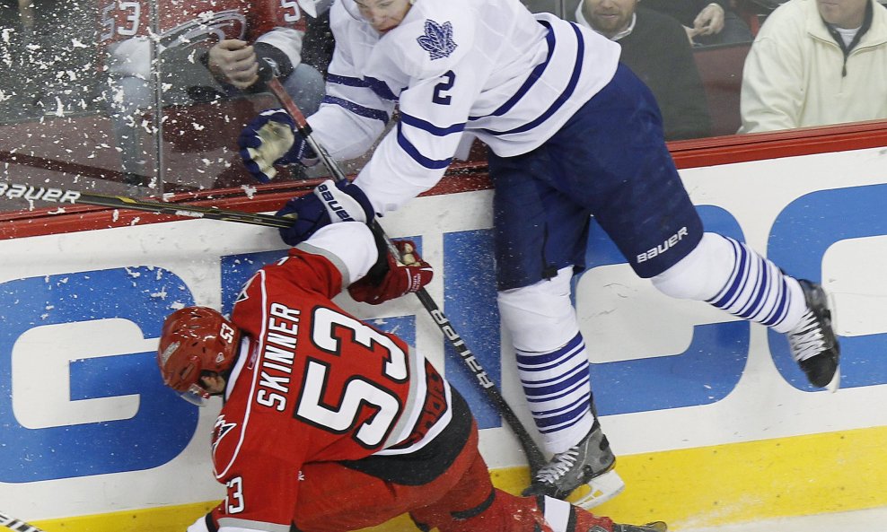 Luke Schenn i Jeff Skinner