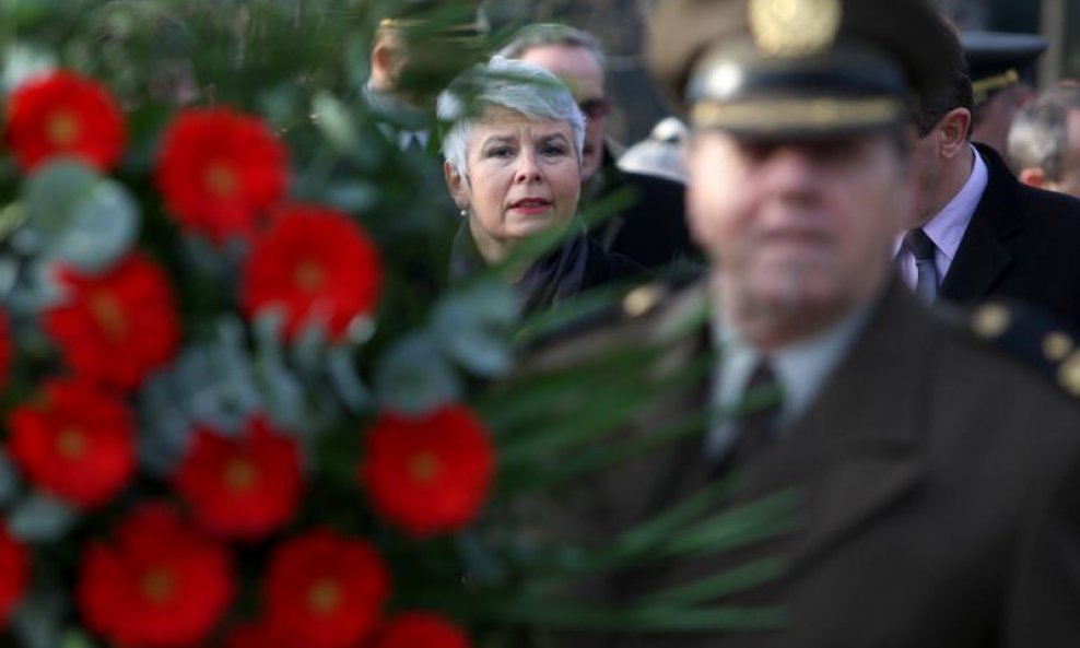 Premijerka polaže vijence na Zid boli